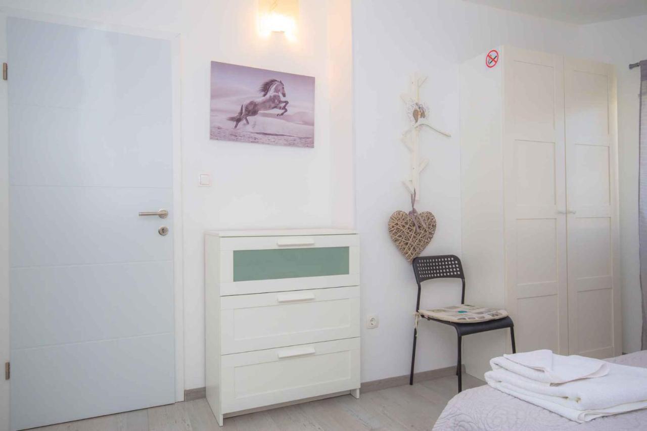 Apartments In Rogoznica 36019 エクステリア 写真