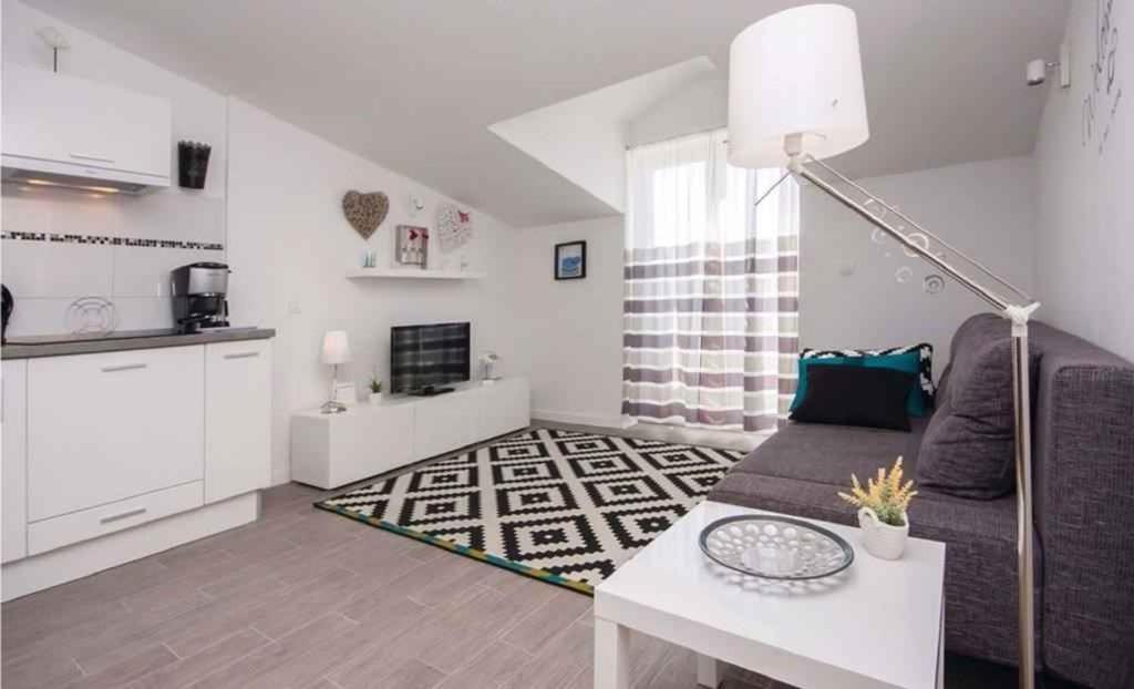 Apartments In Rogoznica 36019 エクステリア 写真